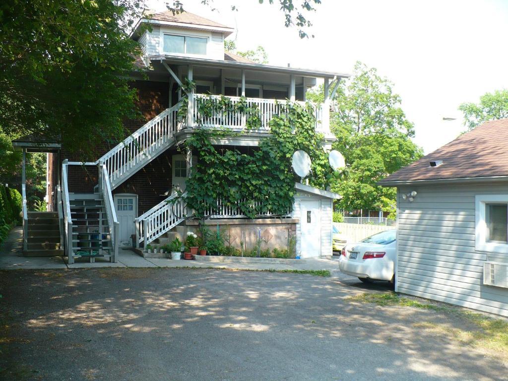 Rainbow Bed & Breakfast 3*