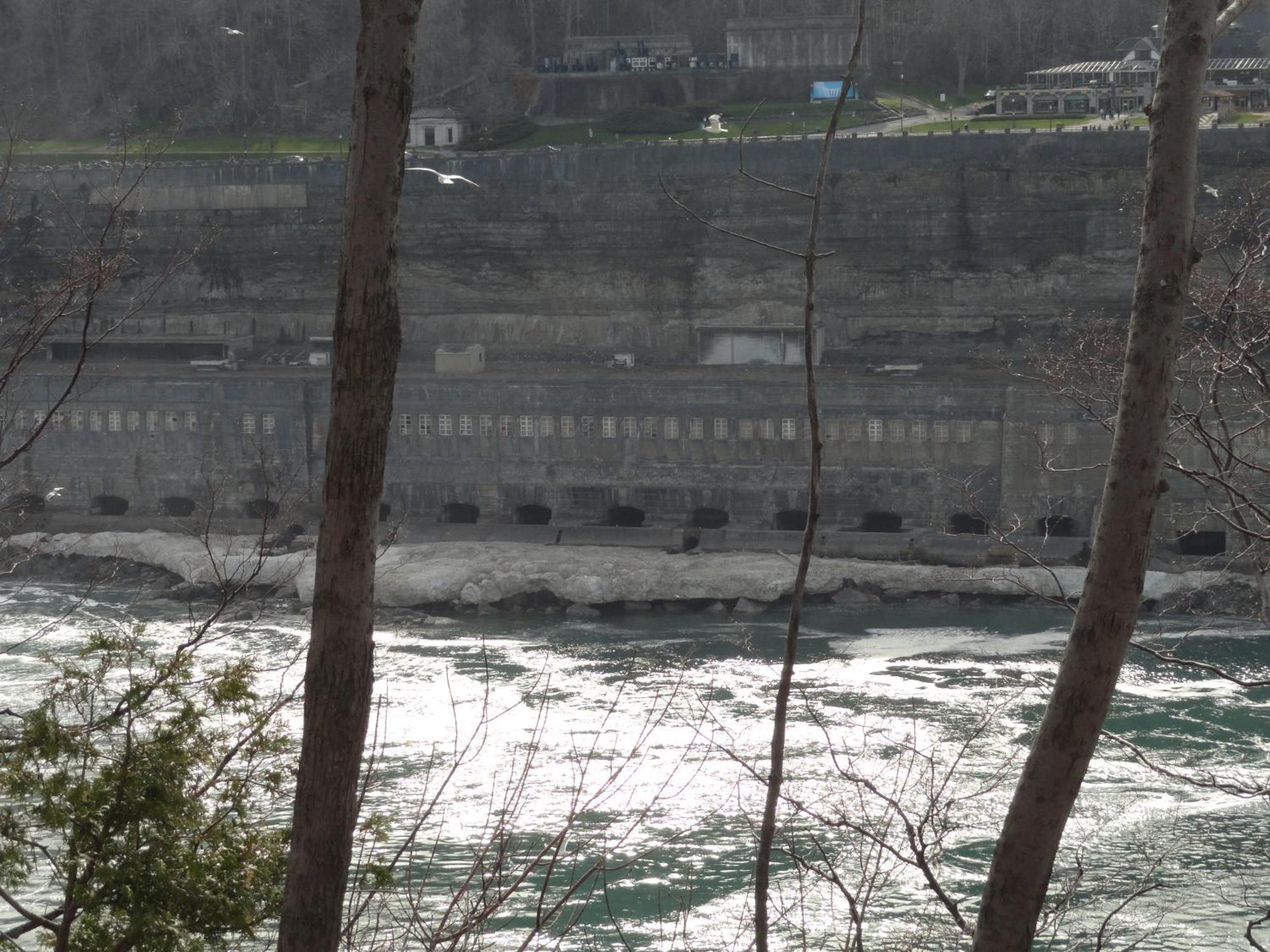 Rainbow 3* Niagara Falls